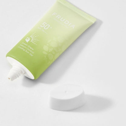 FRUDIA - Green Grape Sebum Control Sun Gel SPF kremas veidui riebiai odai