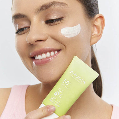FRUDIA - Green Grape Sebum Control Sun Gel SPF kremas veidui riebiai odai